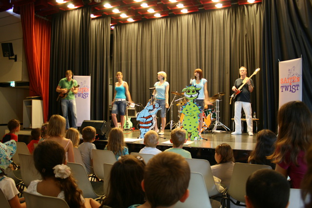 gal/2009/2009 Bildungszentrum Gelsenkirchen - aktiver Ferienstart 02.07/2009 Saitentwist Bildungszen Gelsenk aktiver Ferienstart 02.07. 031.jpg